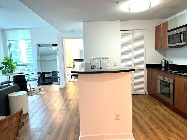 Building Photo - 300 S Biscayne Blvd