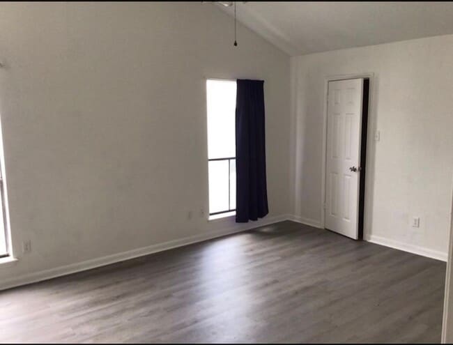 Building Photo - Townhome Close to Lake Conroe