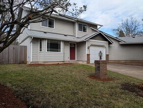 Building Photo - 3-Bedroom, 2.5-Bath Home Close To River Road In Eugene!