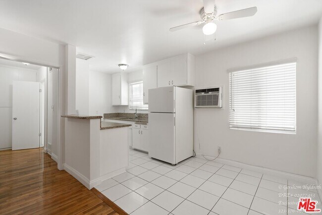 Building Photo - 6640 Woodman Ave