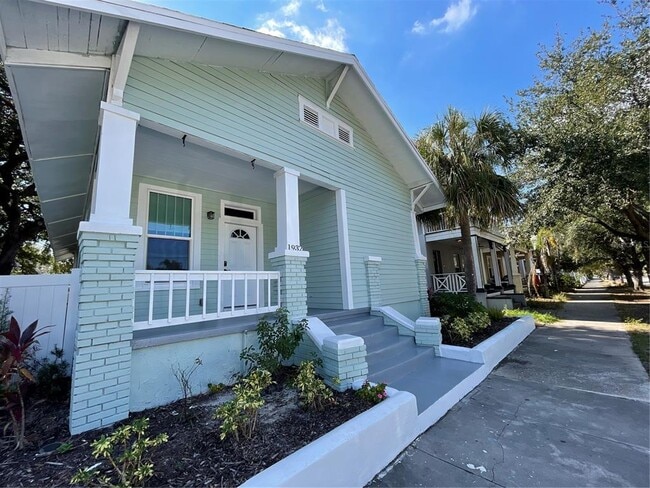 Building Photo - 1932 W Spruce St