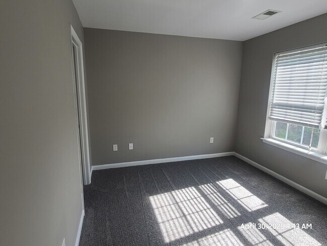 Building Photo - End Unit Town Home in Waynesboro, PA!