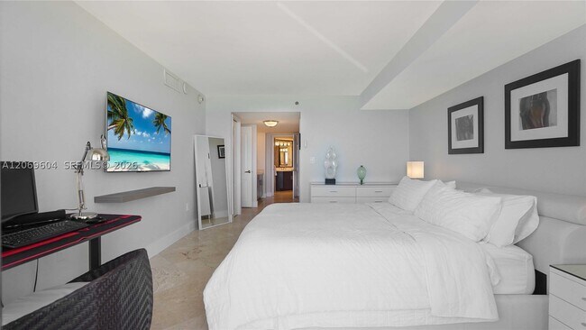Building Photo - 5757 Collins Ave