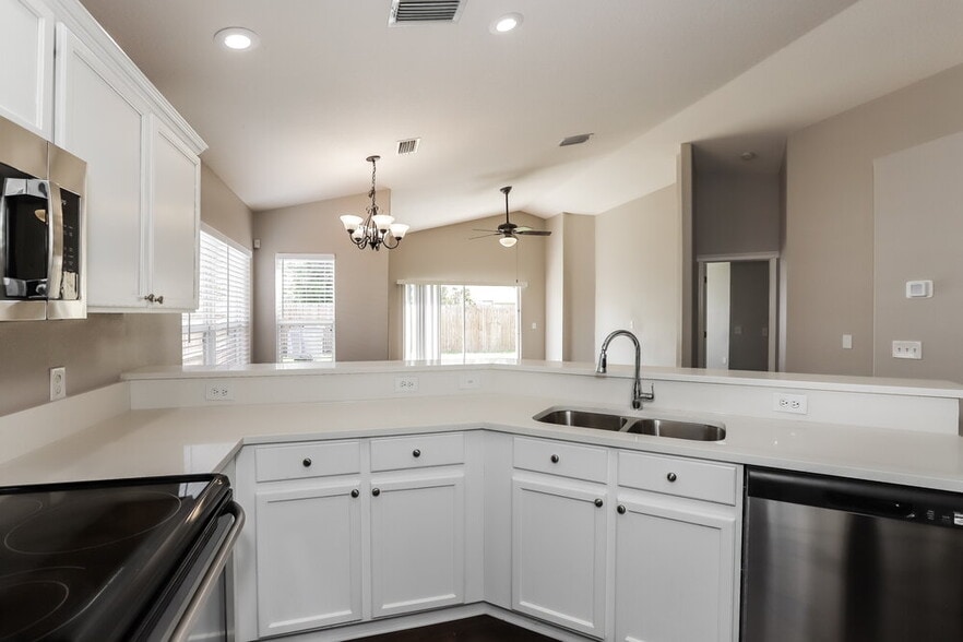 Building Photo - 7858 Bristol Park Dr