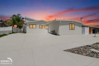 Building Photo - Beautifully Renovated 3Bdm 2Ba Apartment Home in San Diego!