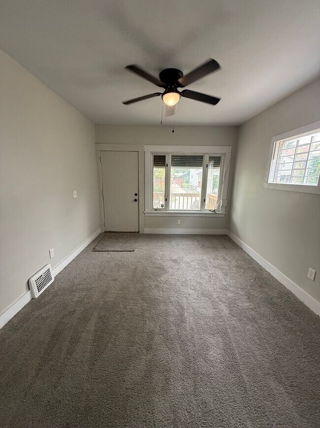 Building Photo - 4bd Single Section 8 *1/2 OFF SECURITY DEPOSIT SPECIAL*
