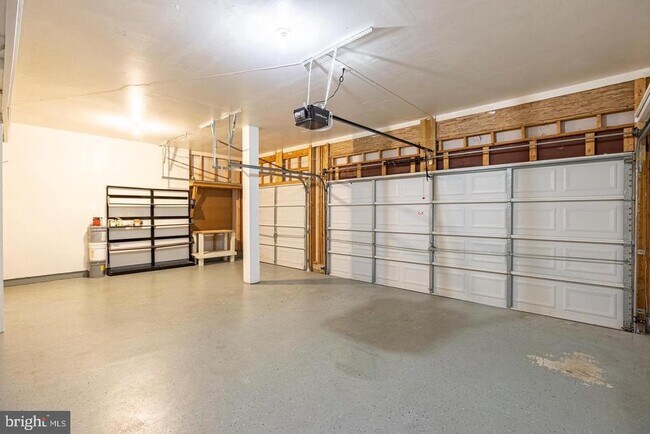 Building Photo - 8 Mintwood Dr