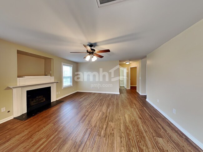 Building Photo - 1007 Vanguard Dr