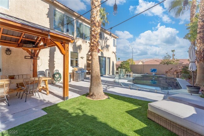 Building Photo - 9885 Shadycrest Ct