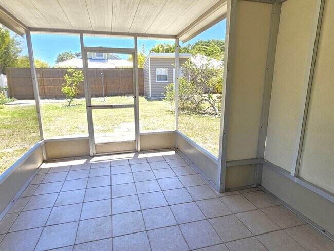 Building Photo - Annual Unfurnished 3 Bedroom 2 Bathroom Home in Nokomis!