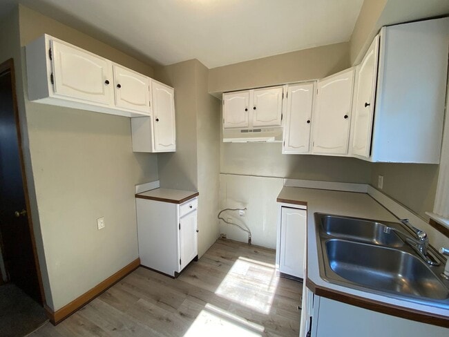 Building Photo - 927 Davies Ave