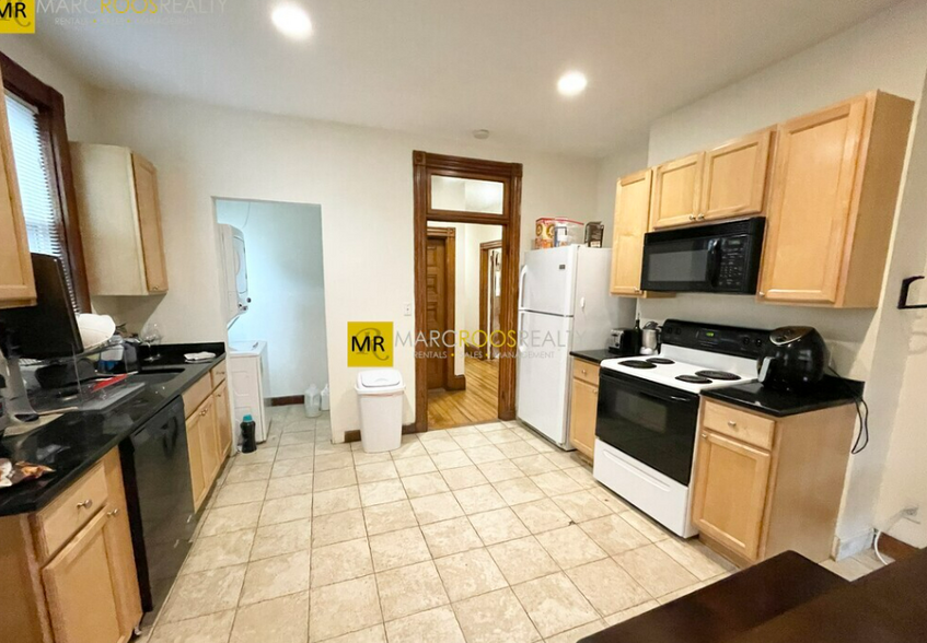 Building Photo - 121 Calumet St