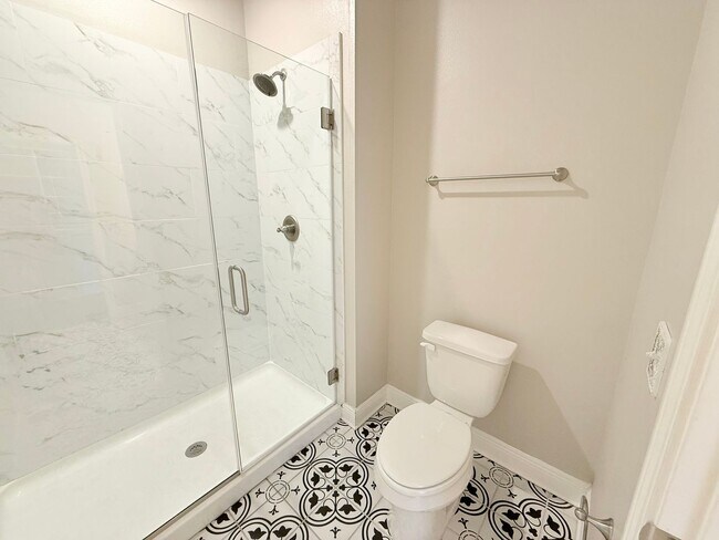 Building Photo - 3-Bedroom Townhome - Prime Pensacola Location