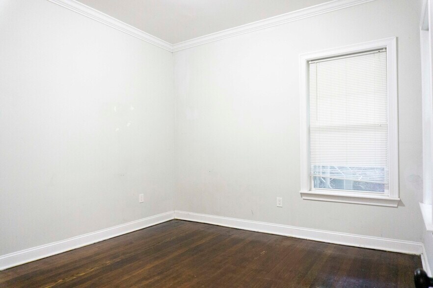 Building Photo - 18 Robeson St