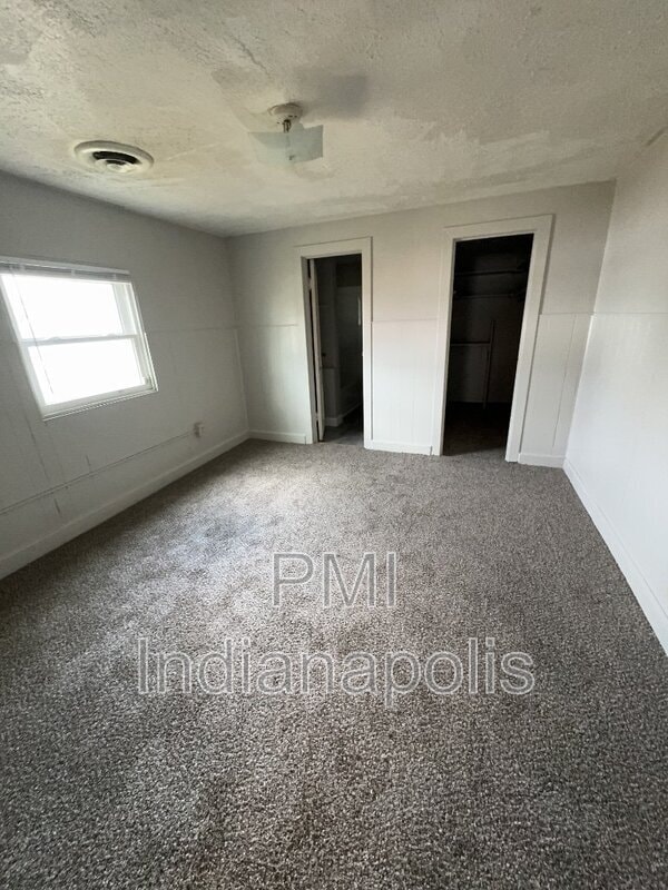 Building Photo - 1311 E 11th St
