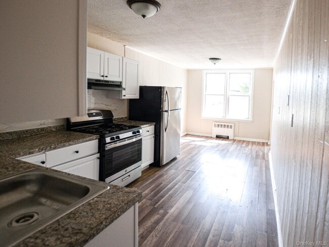 Building Photo - 84-26 Little Neck Pkwy