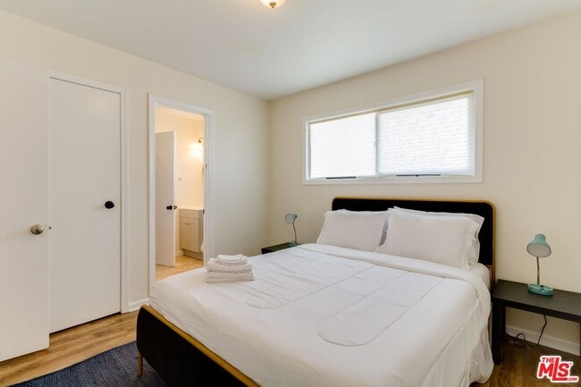 Building Photo - 11257 Collett Ave