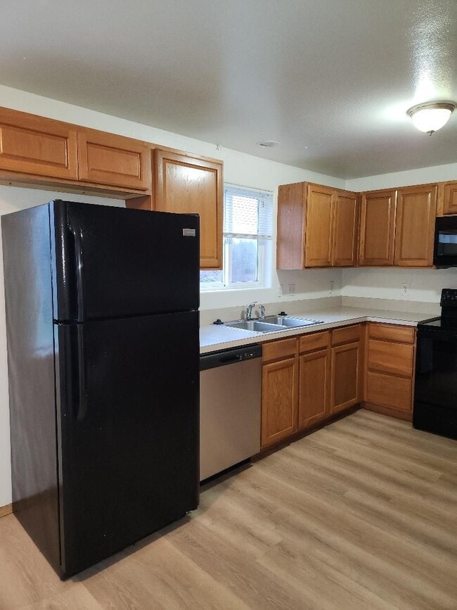 Building Photo - 3 Bdrm/2 Bath Single Level