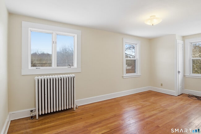 Building Photo - 815 E Main St