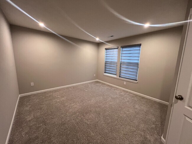 Building Photo - 1258 Slate Ct