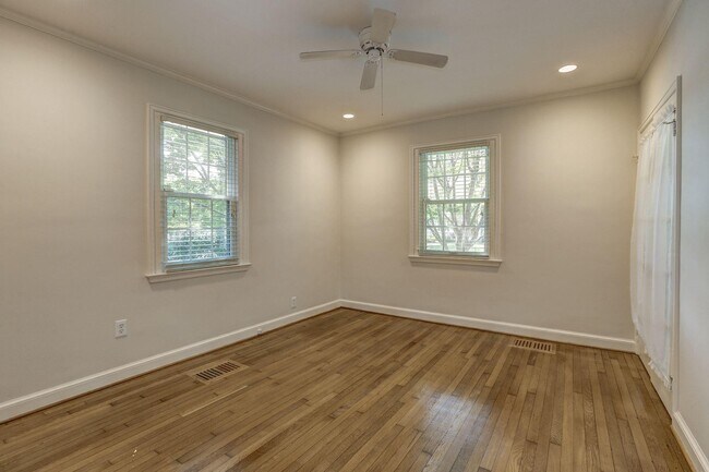 Building Photo - 5119 Manning Dr