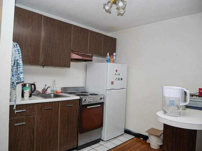 Building Photo - 1039 Commonwealth Ave