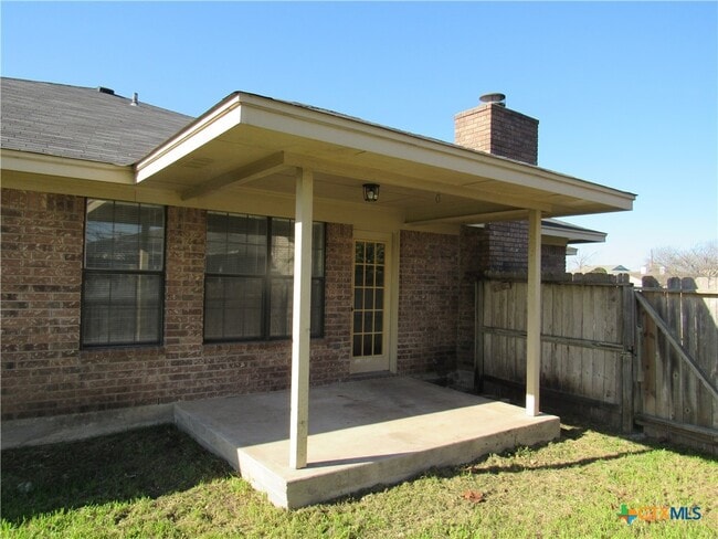 Building Photo - 3004 Honeysuckle Cir