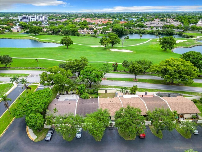 Building Photo - 13804 Kendale Lakes Dr