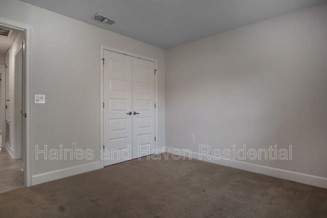 Building Photo - 1217 Forest Hill Dr