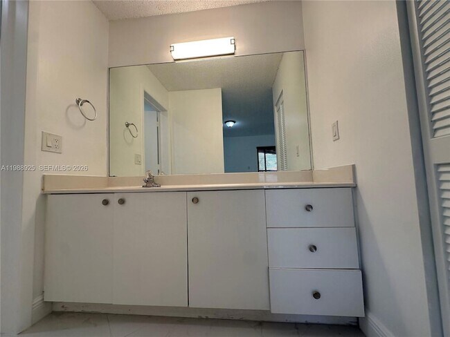 Building Photo - 9702 SW 138th Ave