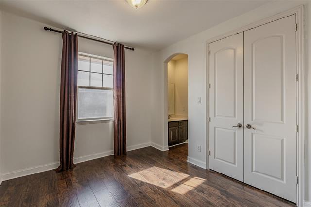 Building Photo - 602 Arbol
