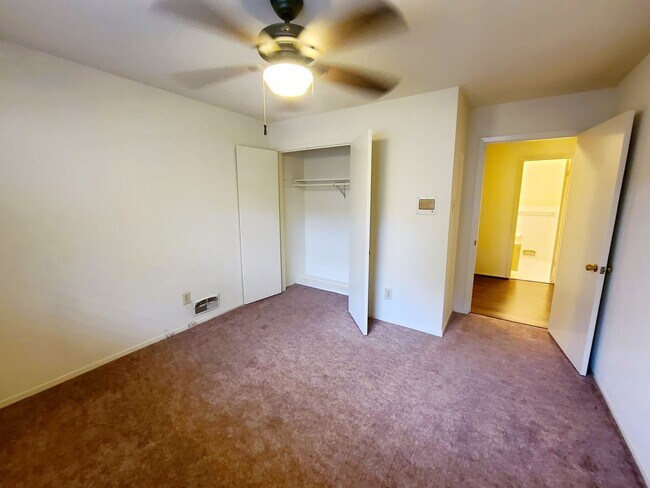 Building Photo - 2 Bed, 2 Bath Duplex near White Rock Lake!