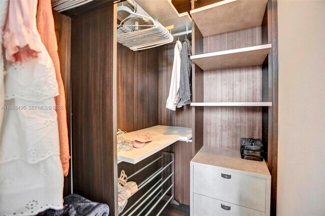 Building Photo - 121 NE 34th St