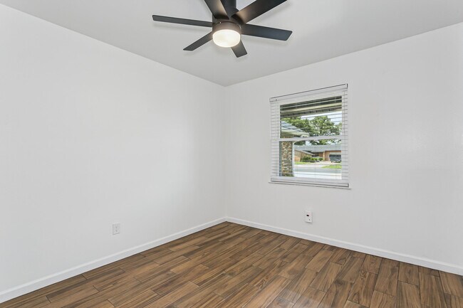 Building Photo - 470 Brian Cir