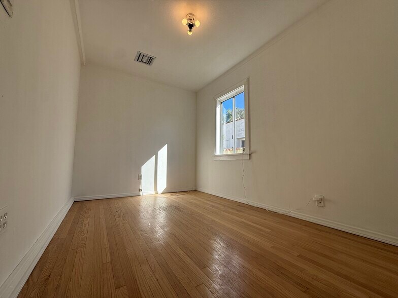 Building Photo - 2217 Selby Ave