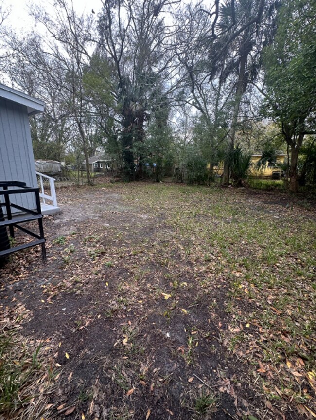 Building Photo - Renovated** Move in Ready** 3/2 Single Family home : Available Now!