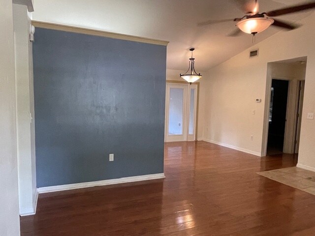 Building Photo - 825 Mary Frank Ct