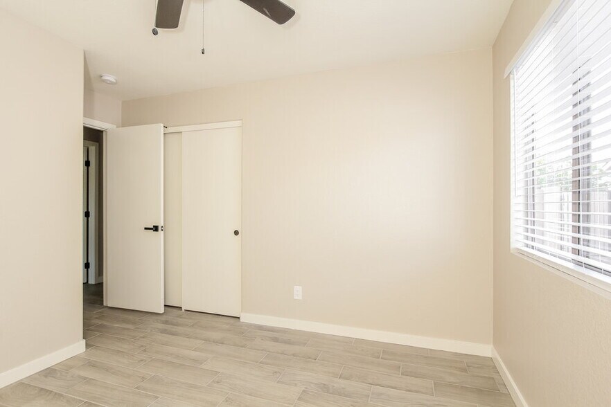 Building Photo - 15915 W Tasha Dr