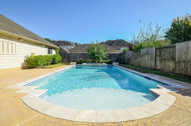 Building Photo - 5615 Bent Arbor Ln