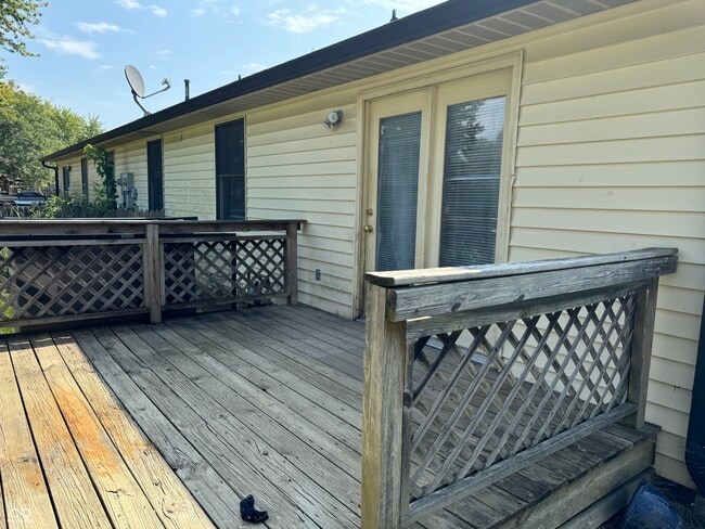 Building Photo - 972 Red Maple Ct