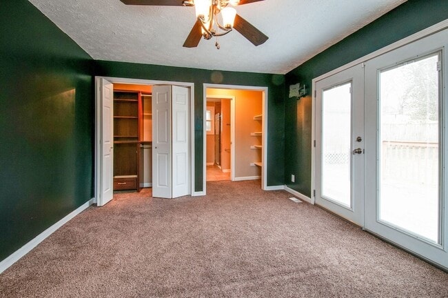 Building Photo - 821 W McKennie Ave