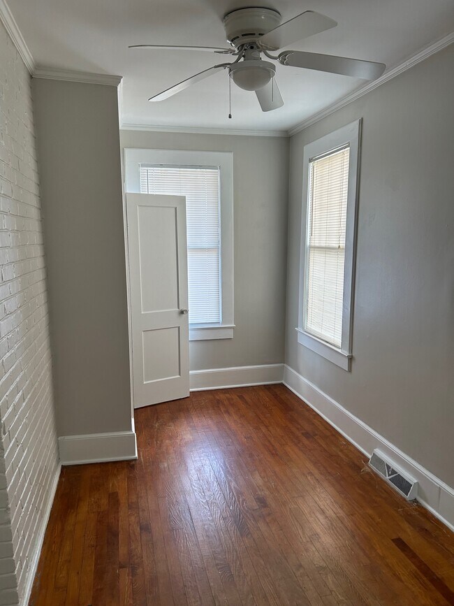 Building Photo - 1104 Belleview St