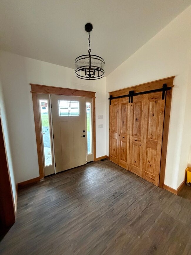 Building Photo - 3 bedroom 2 bath custom home