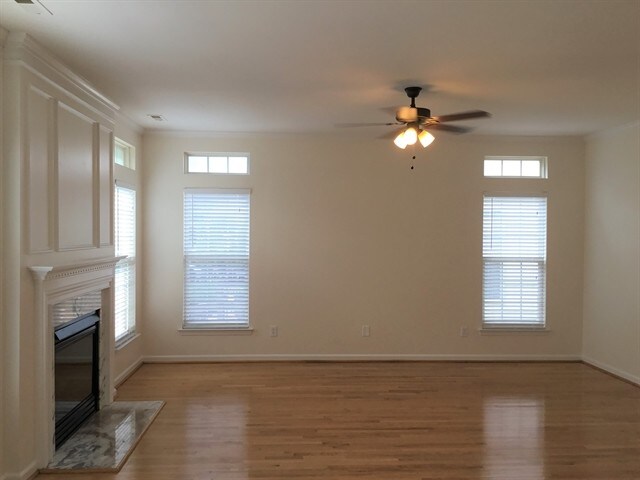 Building Photo - 1015 Farmingham Ln