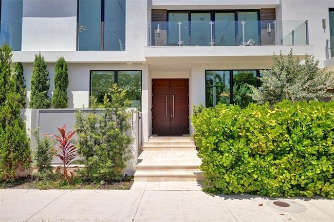 Building Photo - 1111 SE 9th Ave