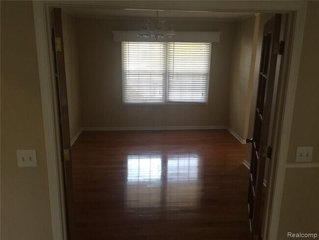 Building Photo - 3008 Primrose Dr