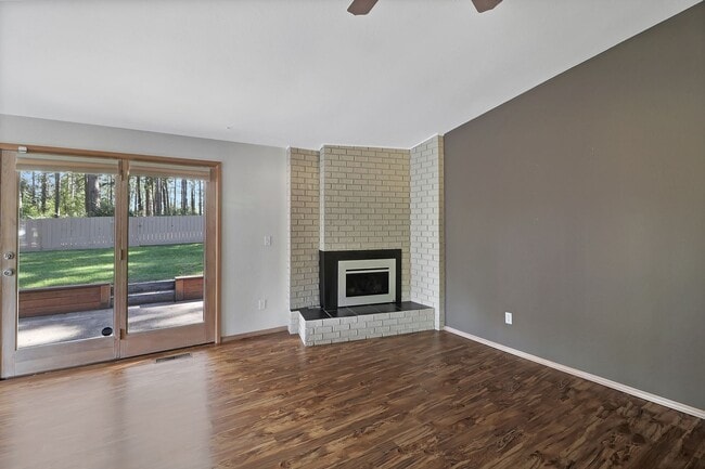 Building Photo - 3 Bed 2 Bath - One Story - Dog Per Approva...