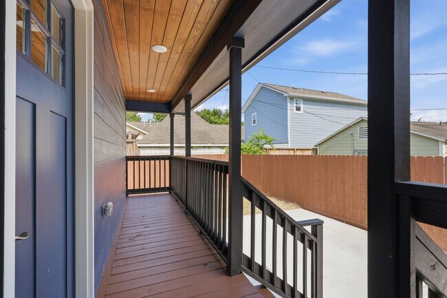 Building Photo - 105 Opal Ct