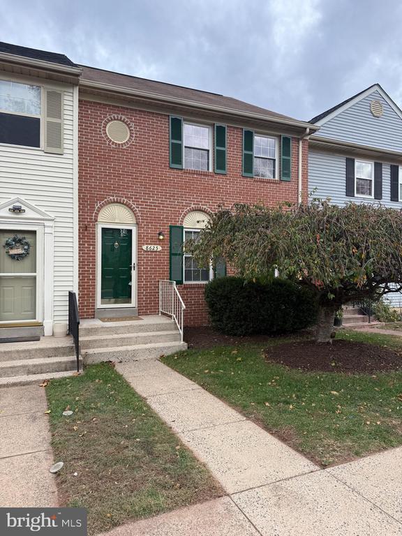 Building Photo - 8625 Point of Woods Dr