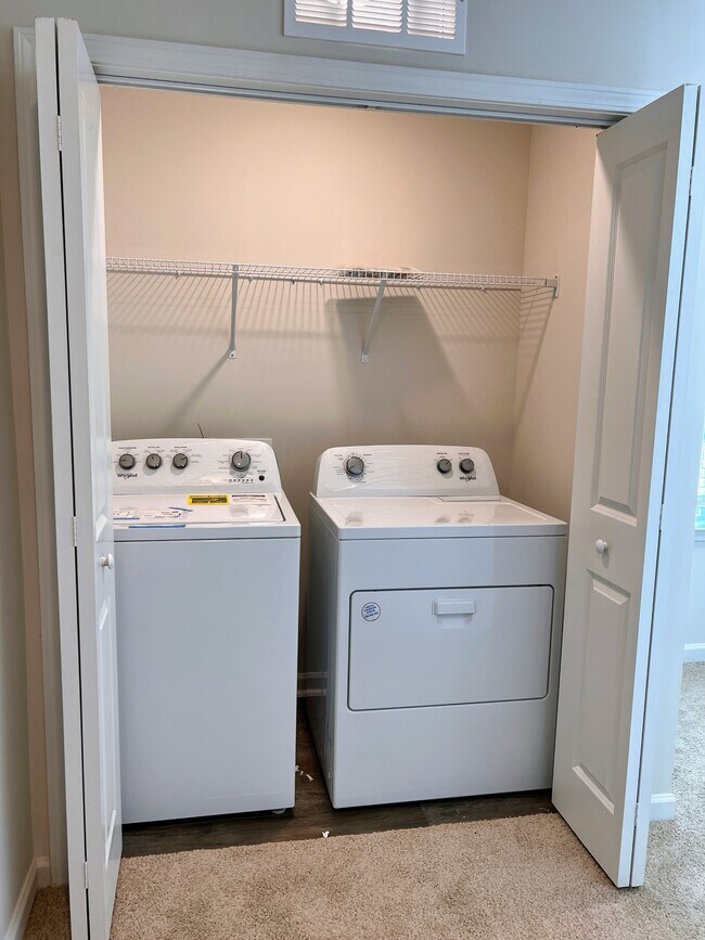 Building Photo - 455 David Hl Dr